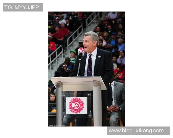 利物浦前主席大卫摩尔斯纪念牌在柯比青训学院隆重揭幕致敬传奇贡献