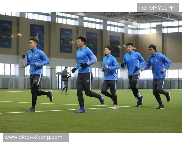 再集结时刻拉米罗带领球队开启新赛季首堂训练课