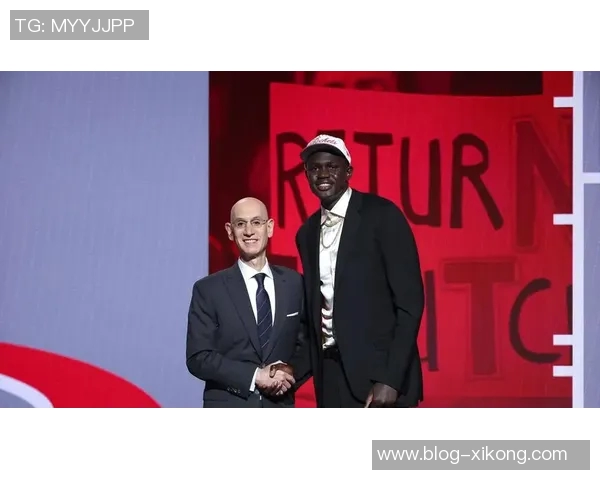 太阳主帅称马卢阿奇设立新标杆期待他持续高水平表现 太阳主帅称马卢阿奇设立新标杆期待他持续高水平表现