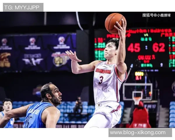 哈克斯表现出色15投8中砍下18分8篮板9助攻2盖帽正负值高达18助球队获胜