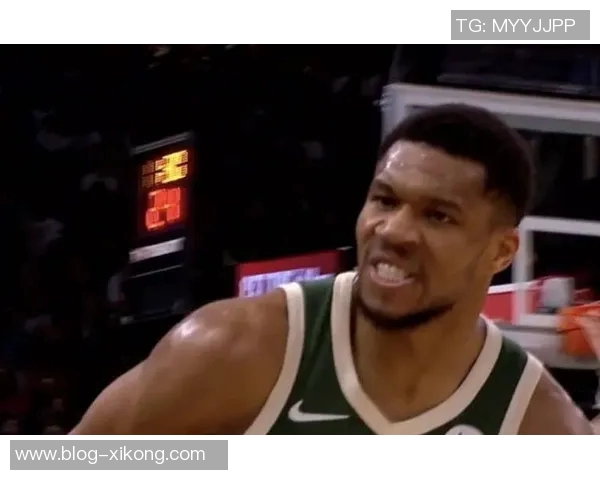 字母哥半场表现受限仅得13分5板3助2断3失误状态堪忧 字母哥半场表现受限仅得13分5板3助2断3失误状态堪忧