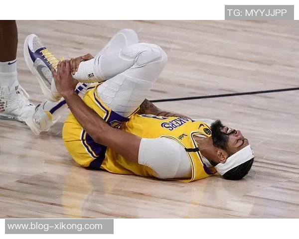 浓眉再遇伤病困扰首节小腿受伤退赛仅得4分4板表现受限