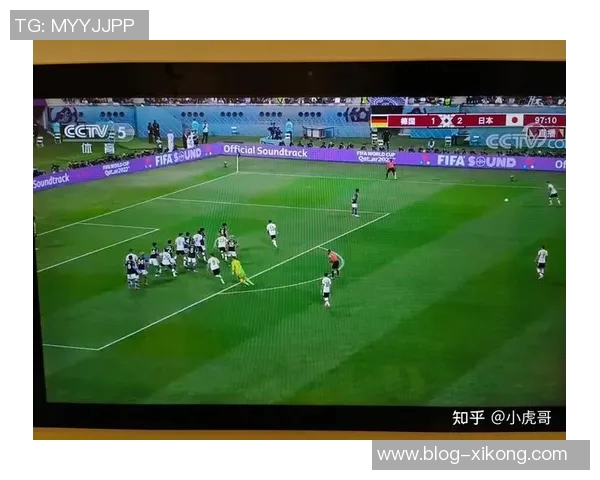 利桑德罗随队恢复有球训练预计10月底前重返赛场 利桑德罗随队恢复有球训练预计10月底前重返赛场