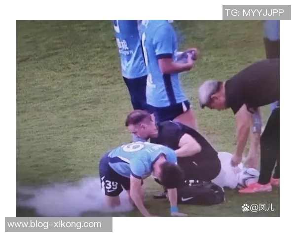 王钰栋热身赛遭泰国队飞踹重创痛苦倒地引发关注与担忧