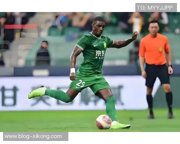 法比奥幽默回应裤子破洞事件揭示他为比赛付出的努力与坚持 法比奥幽默回应裤子破洞事件揭示他为比赛付出的努力与坚持