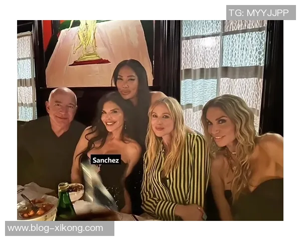 00后英国网红索汉与女友Mya首次共度圣诞甜蜜合照曝光引热议